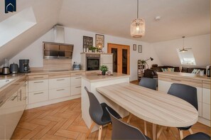 Refrigerador, horno, parrilla de estufa y lavavajillas 