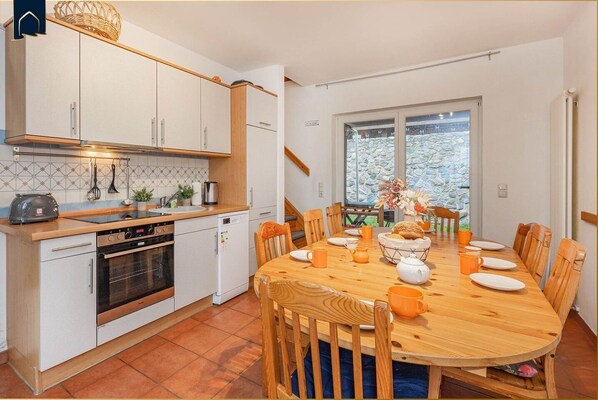 Unclassified image, 1 of 41, button