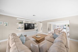 Télévision, espaces bureaux, écrans d'ordinateur