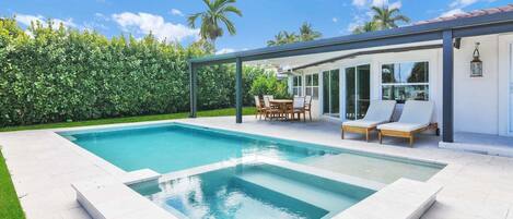 Een verwarmd zwembad