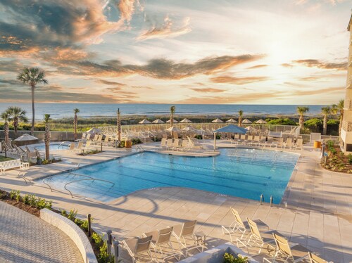 Renovated 2BR&2BA with Ocean & Pool Views Sleeps 6 1st Floor with Beach Chairs!