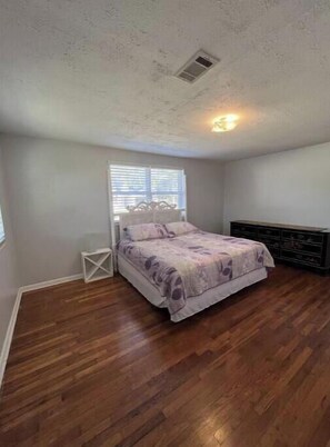 3 Schlafzimmer, Schreibtisch, kostenloses WLAN, Bettwäsche