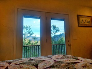 3 slaapkamers, een strijkplank/strijkijzer, gratis wifi, beddengoed