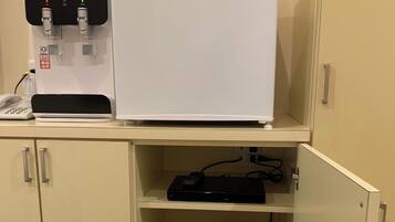 Chambre Double Économique, fumeurs | Chambres insonorisées, Wi-Fi gratuit, draps fournis