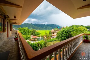 Exterior - Zostel Pokhara (Pokhara)