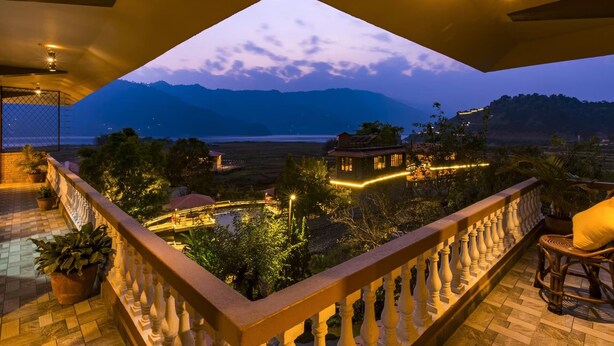 A balcony with a view of a mountainous landscape at dusk. - Zostel Pokhara (Pokhara)