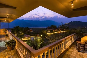 A balcony with a view of a mountainous landscape at dusk. - Zostel Pokhara (Pokhara)