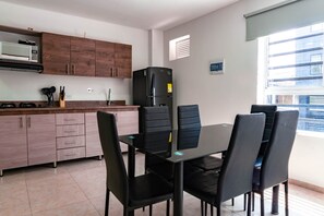 Deluxe Apartment | Private kitchen - Cómodos Apartamentos en Medellín (Medellín)