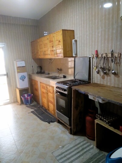 Kaloum, Centre Ville de Conakry, Séjour +2 Chambres, Équipé Clim et Wifi