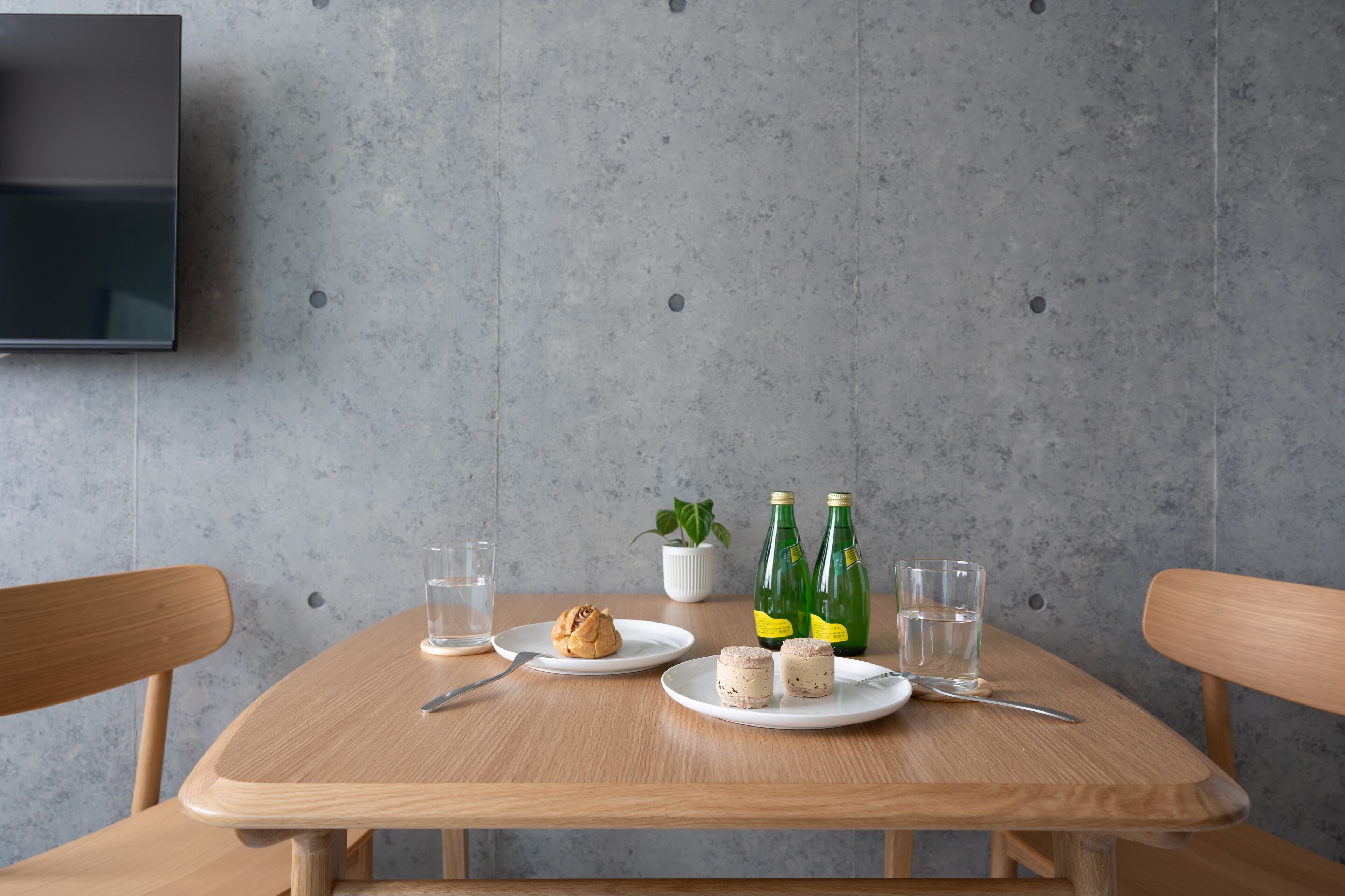 Superior Double Room | In-room dining