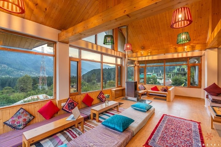 Biblioteca de música. Zostel Old Manali