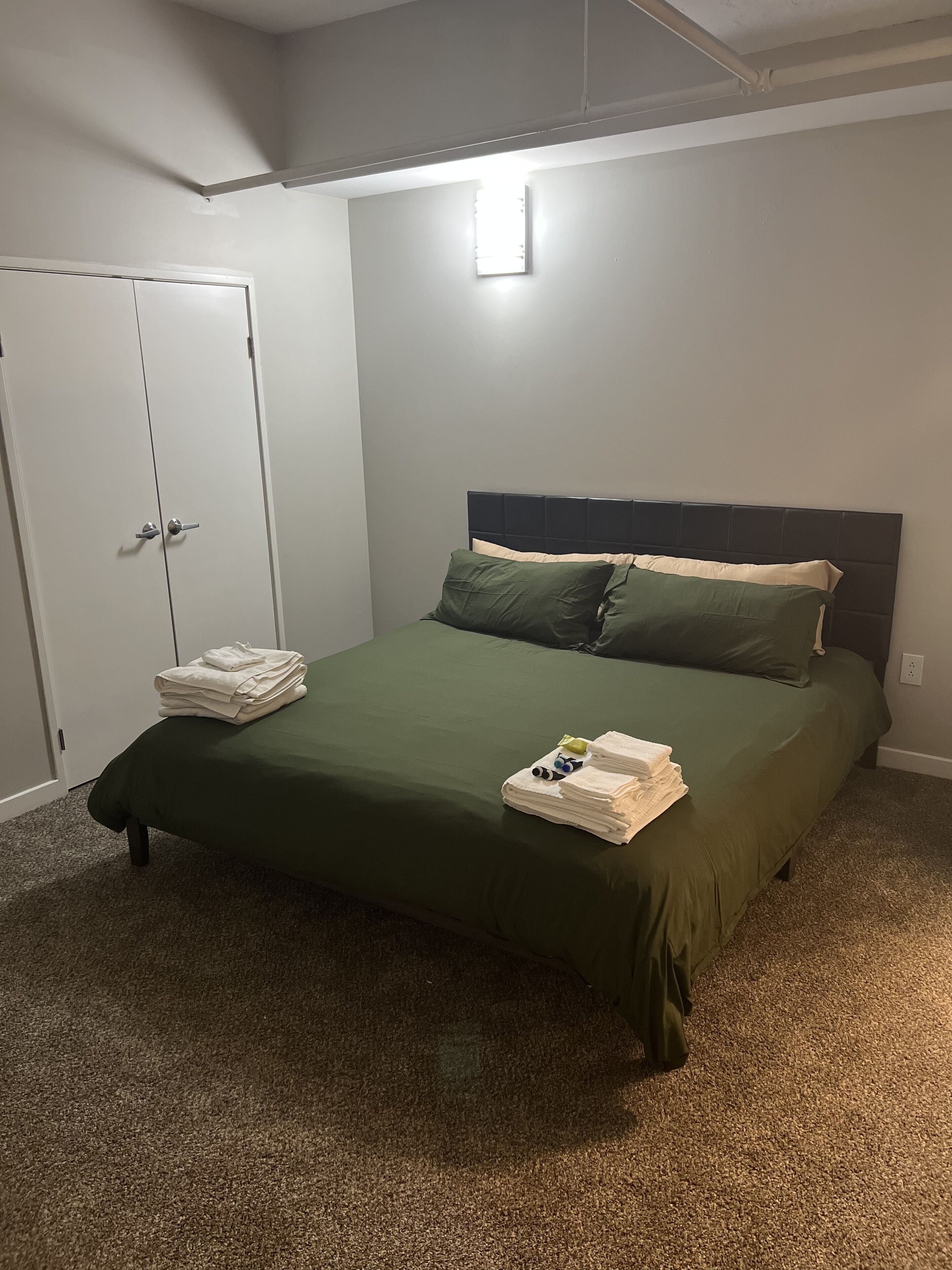 2 chambres, fer et planche à repasser, Wi-Fi gratuit, draps fournis