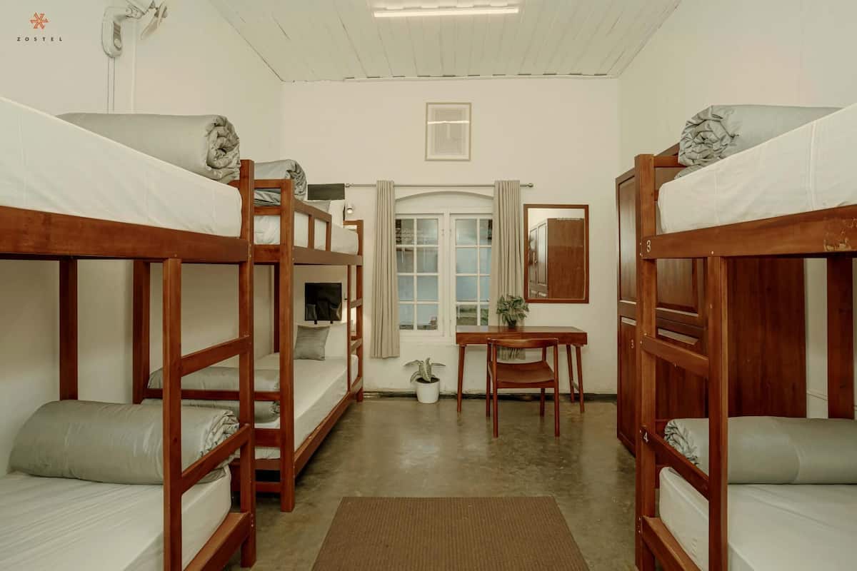 6 Bed Female Dorm
