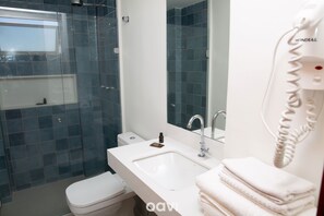 Suite | Bathroom | Free toiletries - Vip Praia Hotel (Natal)