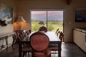 2 KingBds, 2 Bathrms, 2 loungeRms, Full Kitchen, Sauna | In-room dining - Heritage Estate (Cottonvale)