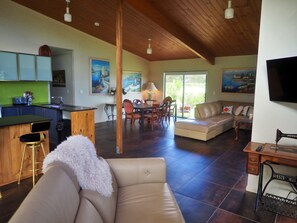 2 KingBds, 2 Bathrms, 2 loungeRms, Full Kitchen, Sauna | Living area | Smart TV, fireplace, DVD player - Heritage Estate (Cottonvale)