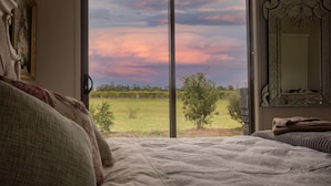 2 KingBds, 2 Bathrms, 2 loungeRms, Full Kitchen, Sauna | Ropa de cama de alta calidad y edredones de plumas