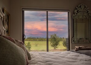 2 KingBds, 2 Bathrms, 2 loungeRms, Full Kitchen, Sauna | Premium bedding, down comforters, pillowtop beds, individually decorated - Heritage Estate (Cottonvale)