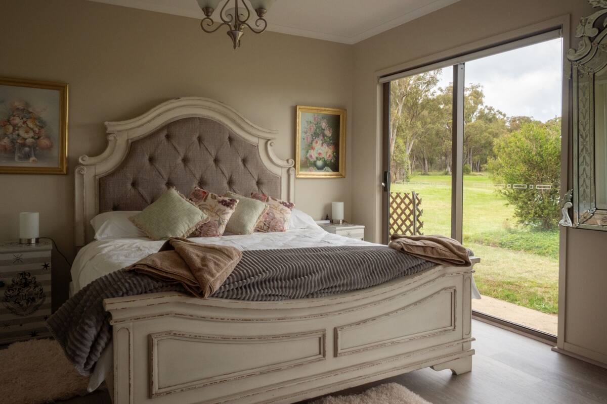 2 KingBds, 2 Bathrms, 2 loungeRms, Full Kitchen, Sauna | Luxe beddengoed, donzen dekbedden, pillowtop-bedden