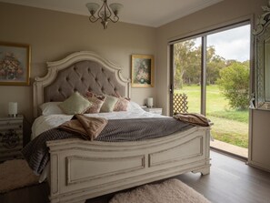 2 KingBds, 2 Bathrms, 2 loungeRms, Full Kitchen, Sauna | Premium bedding, down comforters, pillowtop beds, individually decorated - Heritage Estate (Cottonvale)