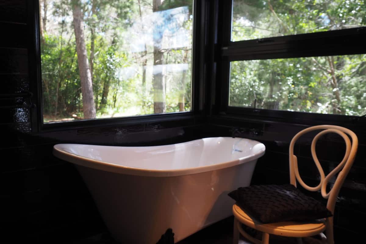 Romantic Cabin | Garden view