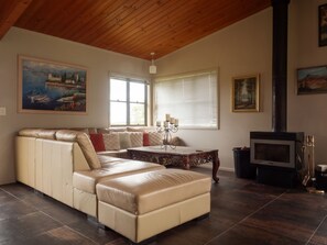 2 KingBds, 2 Bathrms, 2 loungeRms, Full Kitchen, Sauna | Living area | Smart TV, fireplace, DVD player - Heritage Estate (Cottonvale)