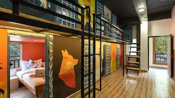 Single-Bed Capsule (shared washroom) | 免费 WiFi、床单