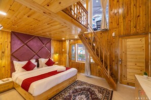Duplex Quadruple Suite (with Attic and Balcony) | 1 bedroom, free WiFi, bed sheets