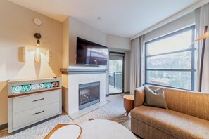 Smart TV, fireplace - Luxury 2 Bedroom Penthouse with Stunning Views! (Mammoth Lakes)