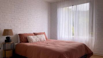 1 bedroom, desk, iron/ironing board, free WiFi