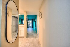 Interior - Pelican SeaPod - Walk to the Beach! (St. Augustine)