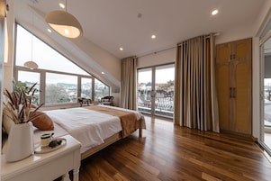 Luxury Double Room | 1 bedroom, desk, laptop workspace, soundproofing