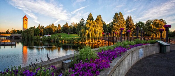 Property grounds - Gorgeous North Spokane Home - 5 Min to Campus (Spokane)