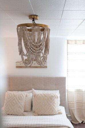 4 bedrooms, desk, iron/ironing board, travel cot - Gorgeous North Spokane Home - 5 Min to Campus (Spokane)