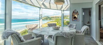 “A SPECTACULAR & RARE FIND ON THE ABSOLUTE BEACH FRONT“