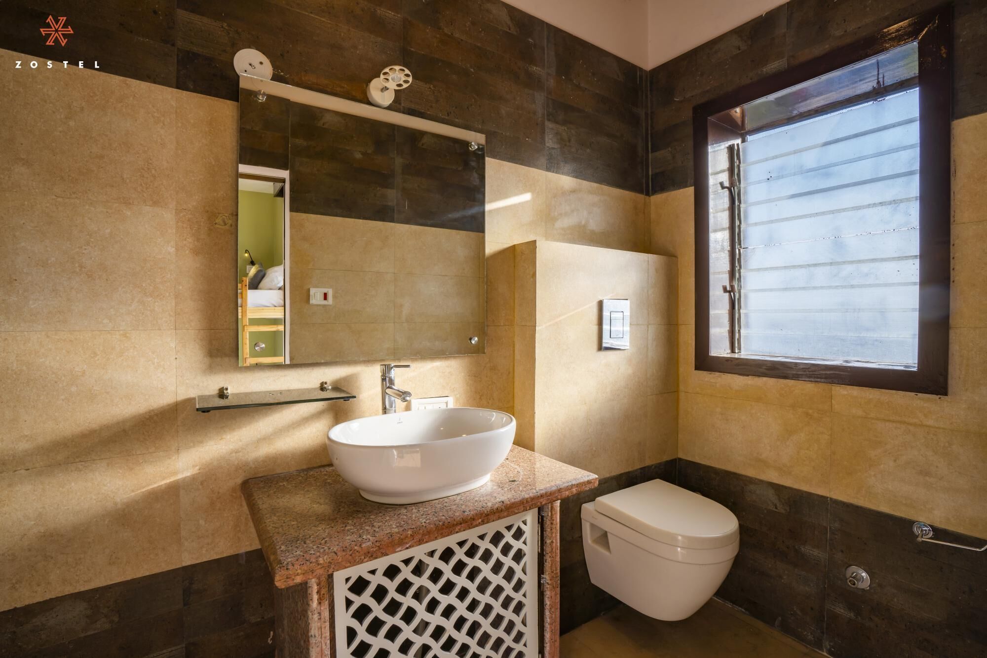 4 Bed Mixed Dorm | Bathroom | Shower, towels