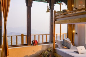 8 Bed Mixed Dorm | Free WiFi, bed sheets