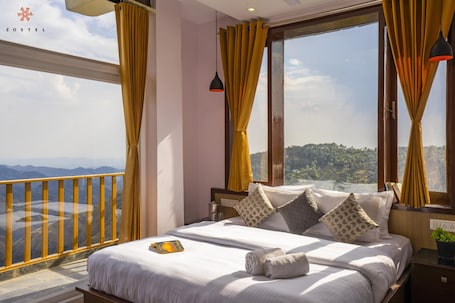 Deluxe Private Room | Free WiFi, bed sheets