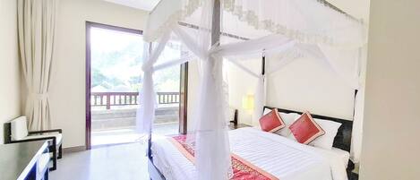 Deluxe dubbelrum för 1 person - utsikt mot dalen | Unika möbler, skrivbord, arbetsyta för laptop och gratis wi-fi