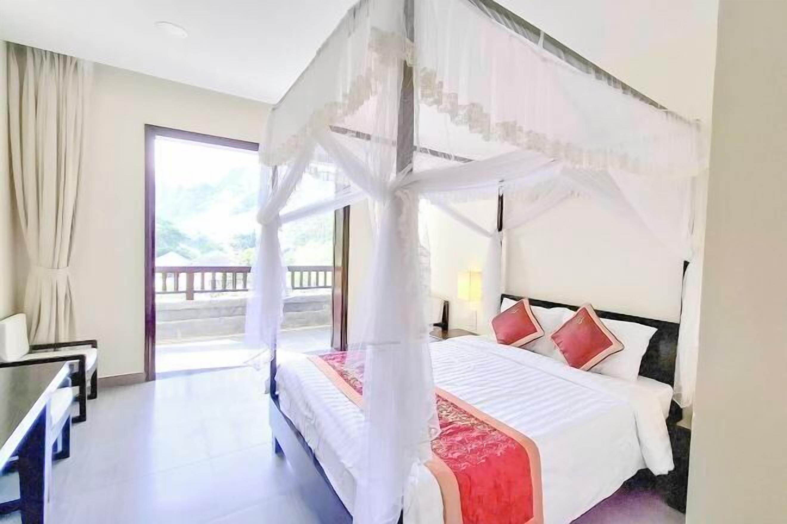 特色家居、办公桌、笔记本电脑工作区、免费 WiFi