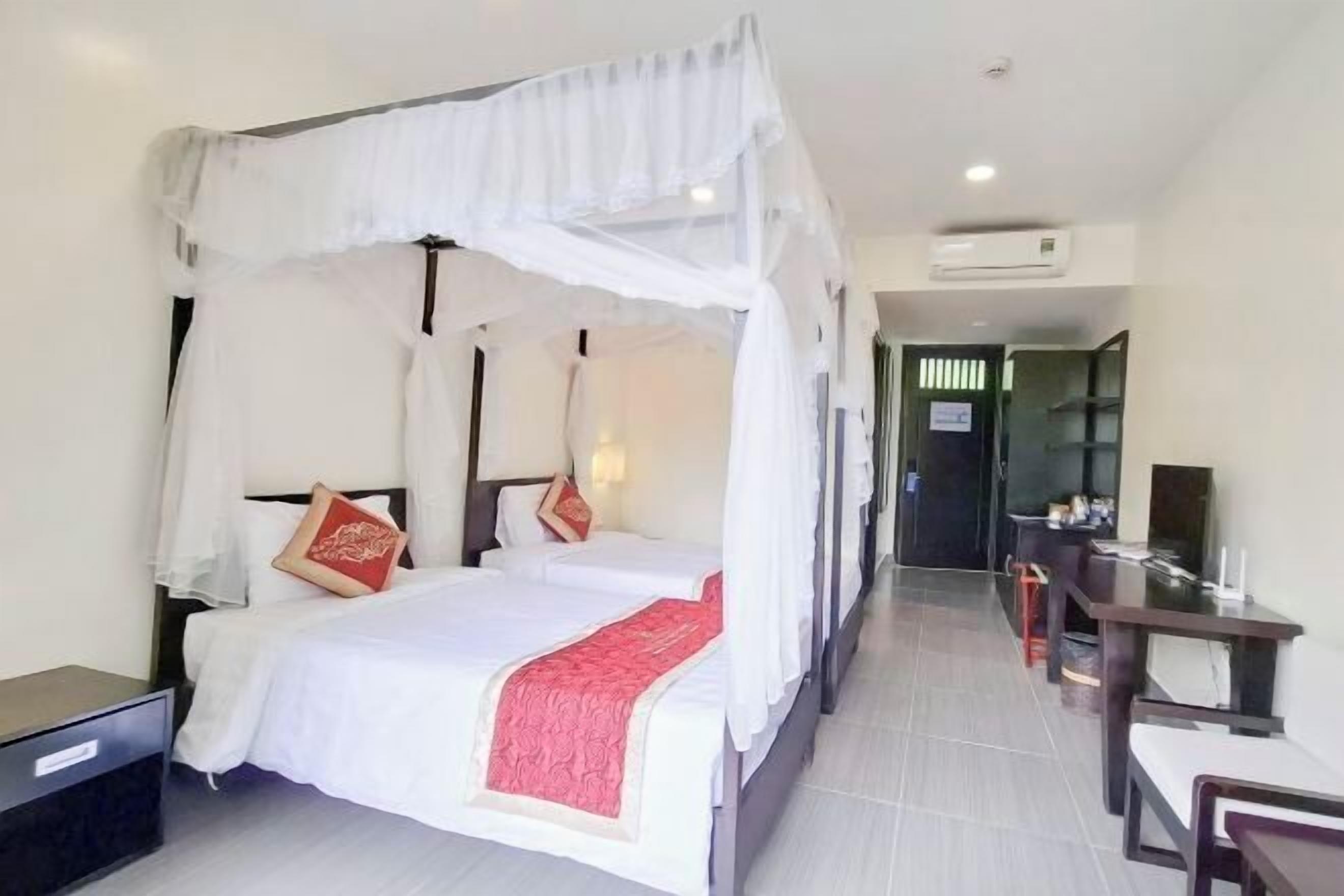 特色家居、办公桌、笔记本电脑工作区、免费 WiFi