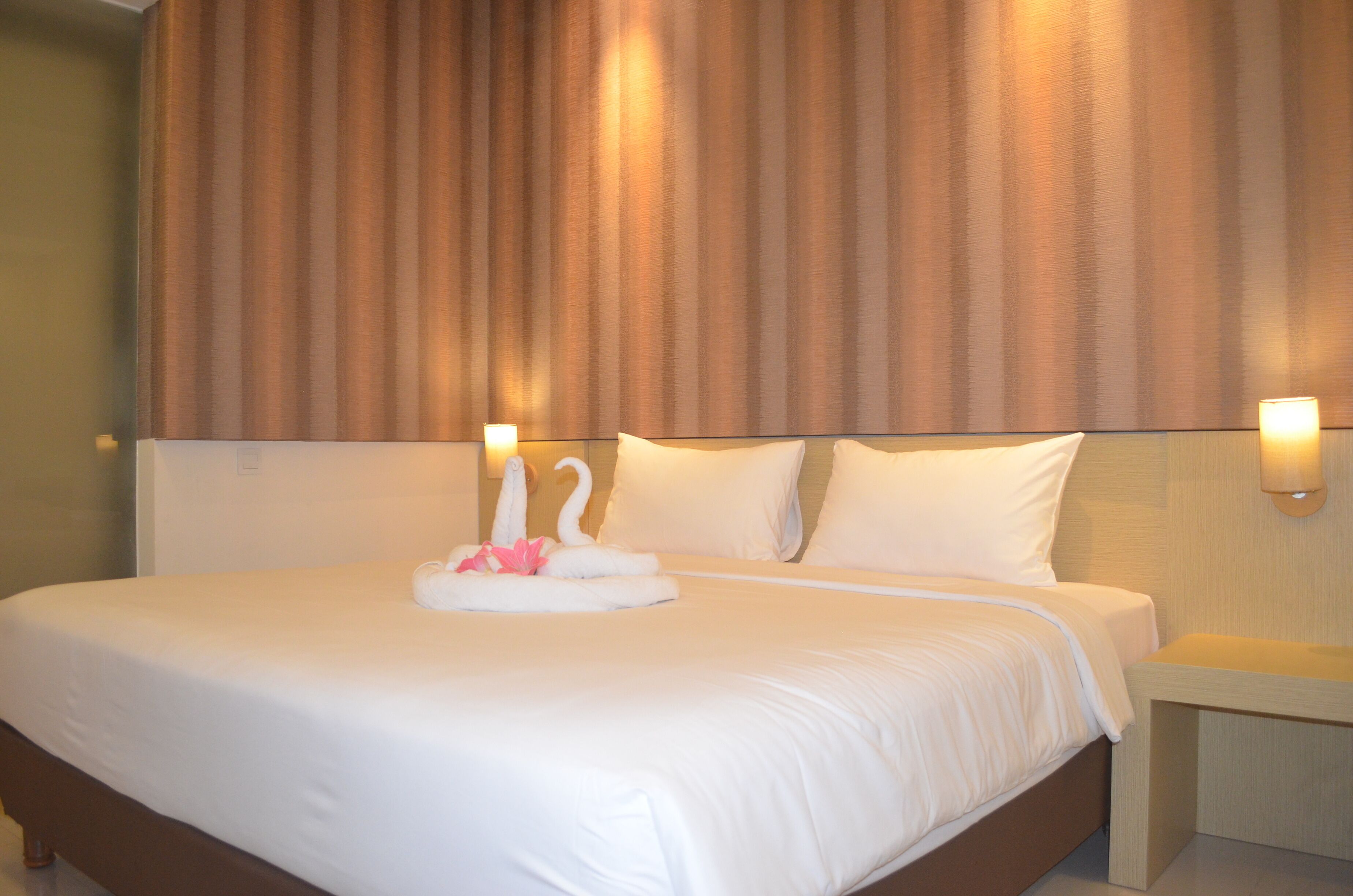 Bureau, espace de travail pour ordinateur portable