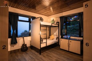 Deluxe 6 Bed Mixed Dorm