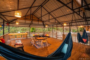 Books - Zostel Rinchenpong (Pelling) (Gyalshing)