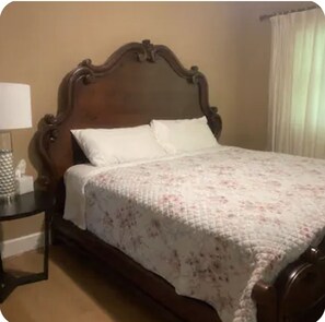 3 chambres, fer et planche à repasser, Wi-Fi, draps fournis