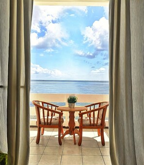Kamar Superior, 1 Tempat Tidur Queen, pemandangan laut, lantai dasar | Teras/patio