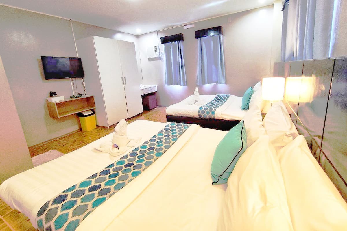 Standaard kamer, 2 tweepersoonsbedden, gedeelde badkamer, uitzicht op zee | Gratis wifi, beddengoed