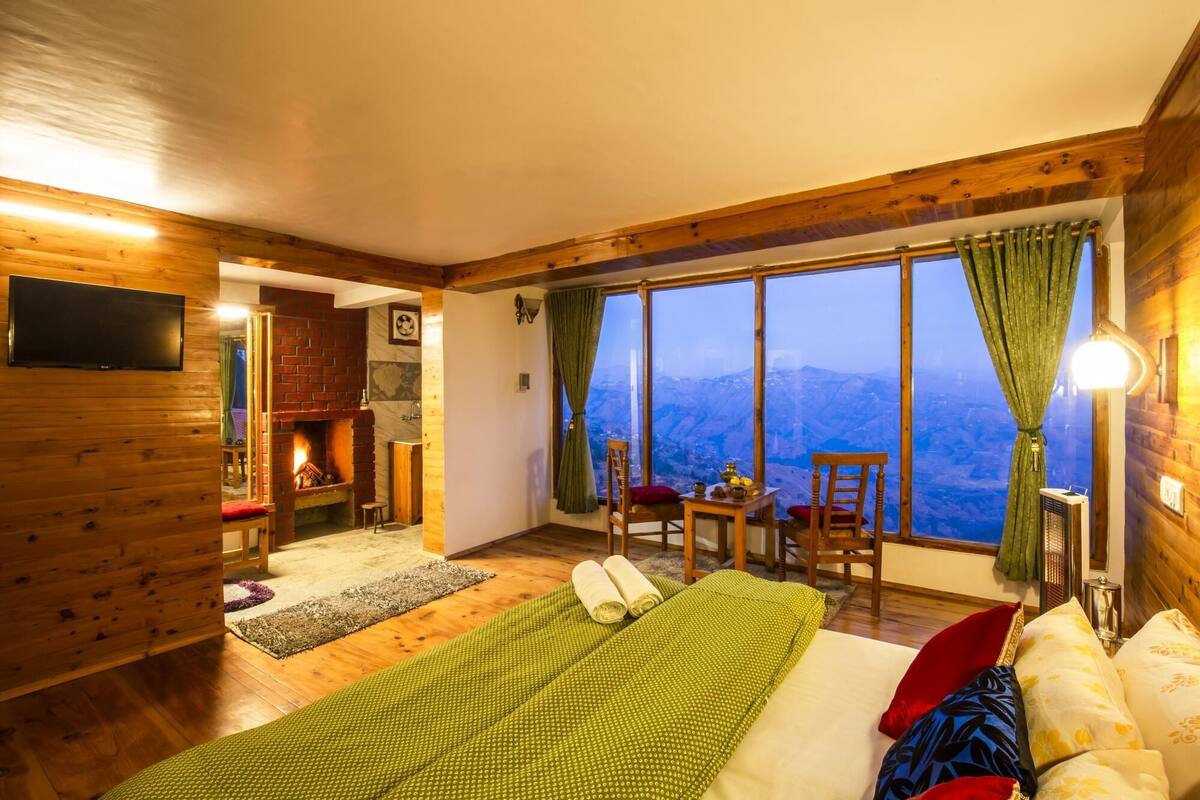 Premium Room with Fireplace | WiFi (無料)、ベッ  ドシーツ