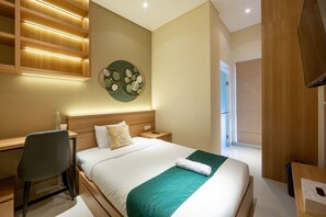 Single Room | Desk, laptop workspace, free WiFi, bed sheets - Cove Tripuri House Bali (Tuban)