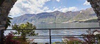 Cozy Studio with Lake View in Lezzeno